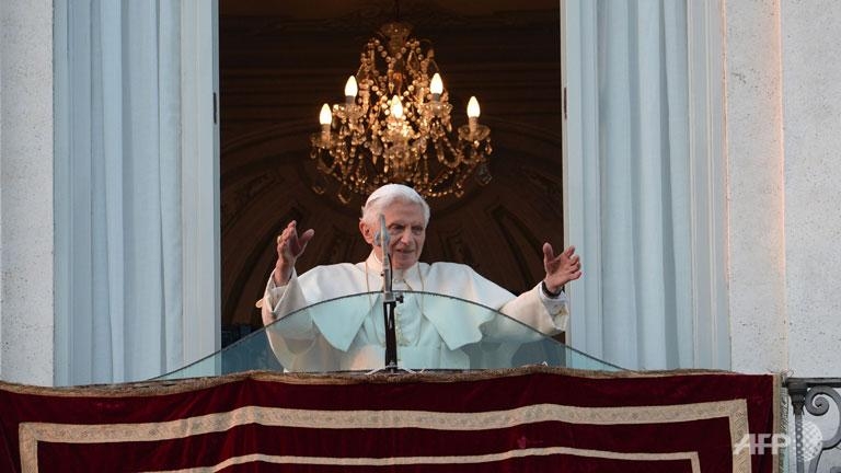 Pope bids last goodbye before historic resignation