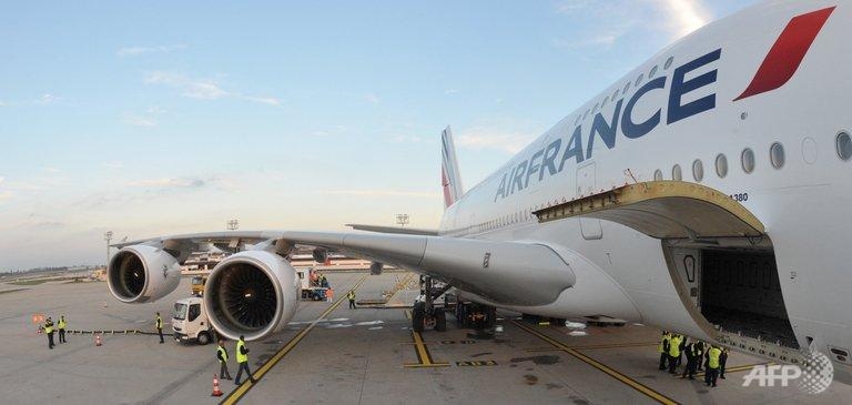 air france flight makes emergency landing in india