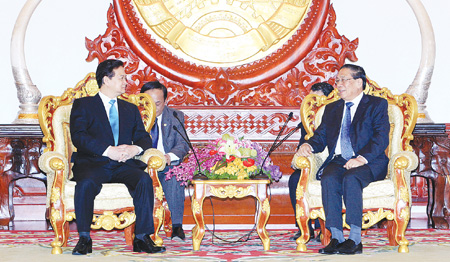 PM Dung holds talks with Lao Party General Secretary