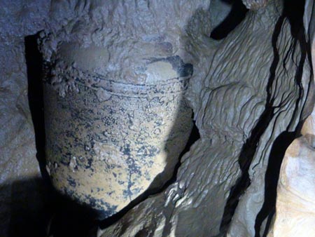 ancient jar discovered in phong nha