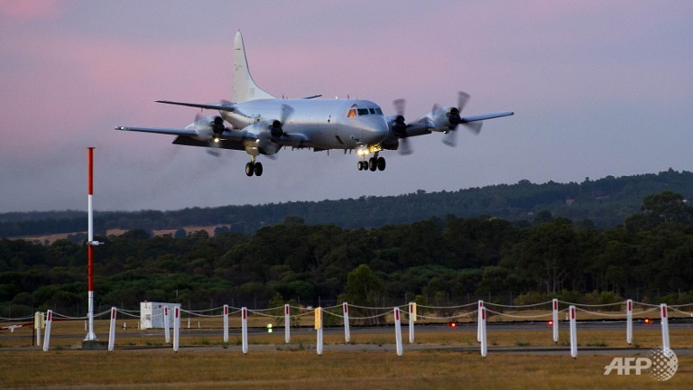 bad weather hampers search for possible mh370 plane debris