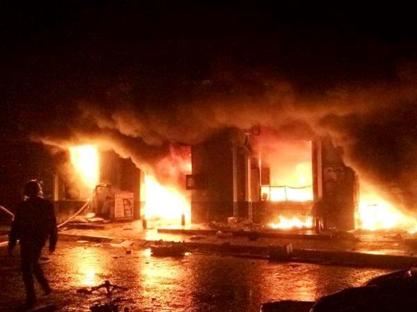 pho hien market destroyed by fire