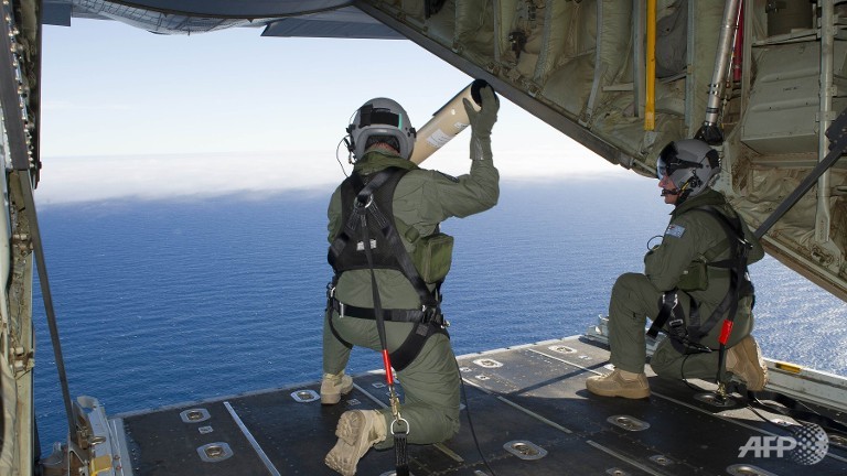 australia resumes indian ocean search for possible plane debris