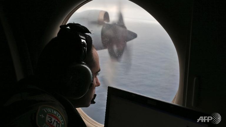 pallet belts sighted in australia hunt for mh370