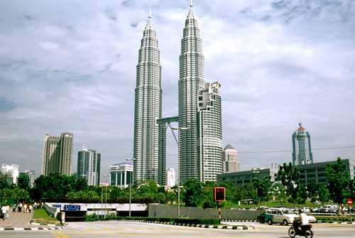 malaysia lures more vietnamese tourists