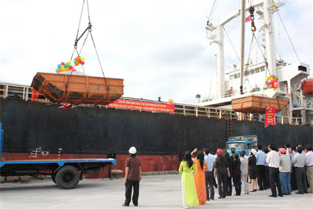 cam ranh port sells 582000 shares in ipo
