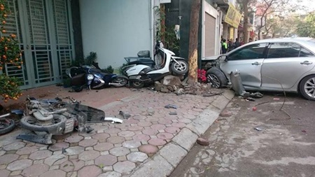 Three killed in horrible road accident in Hanoi, social news, vietnamnet bridge, english news, Vietnam news, news Vietnam, vietnamnet news, Vietnam net news, Vietnam latest news, vn news, Vietnam breaking news