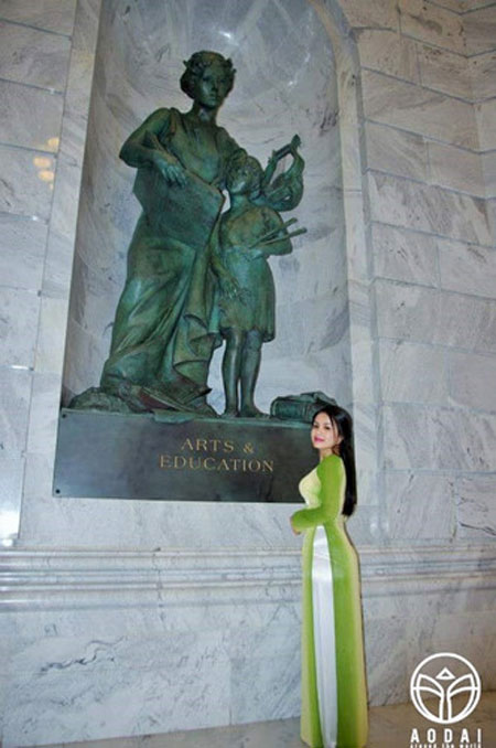 Ao Dai lovers, national costume, Vietnam economy, Vietnamnet bridge, English news about Vietnam, Vietnam news, news about Vietnam, English news, Vietnamnet news, latest news on Vietnam, Vietnam