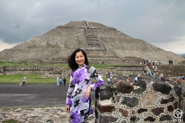 Ao Dai lovers, national costume, Vietnam economy, Vietnamnet bridge, English news about Vietnam, Vietnam news, news about Vietnam, English news, Vietnamnet news, latest news on Vietnam, Vietnam