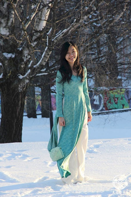 Ao Dai lovers, national costume, Vietnam economy, Vietnamnet bridge, English news about Vietnam, Vietnam news, news about Vietnam, English news, Vietnamnet news, latest news on Vietnam, Vietnam