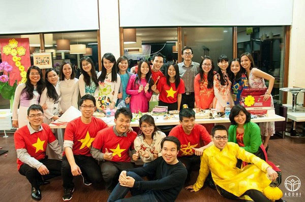Ao Dai lovers, national costume, Vietnam economy, Vietnamnet bridge, English news about Vietnam, Vietnam news, news about Vietnam, English news, Vietnamnet news, latest news on Vietnam, Vietnam