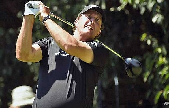 Mickelson ends drought with WGC Mexico playoff triumph