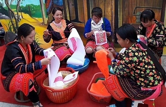 Hmong patterns recognised as national intangible cultural heritage