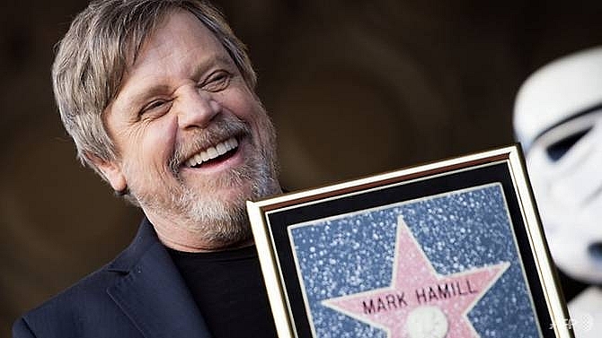 mark hamill bags hollywood star with no wars required