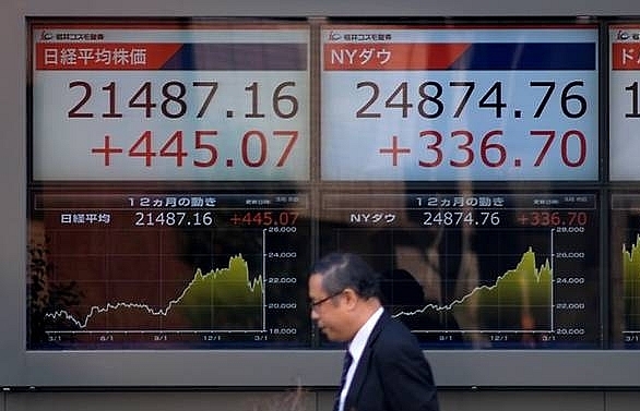 Stocks tumble, bonds and yen gain as trade war fears drive rush to safety