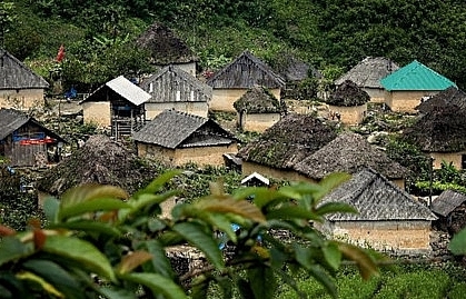 “Mushroom house” of the Black Ha Nhi in Lao Cai