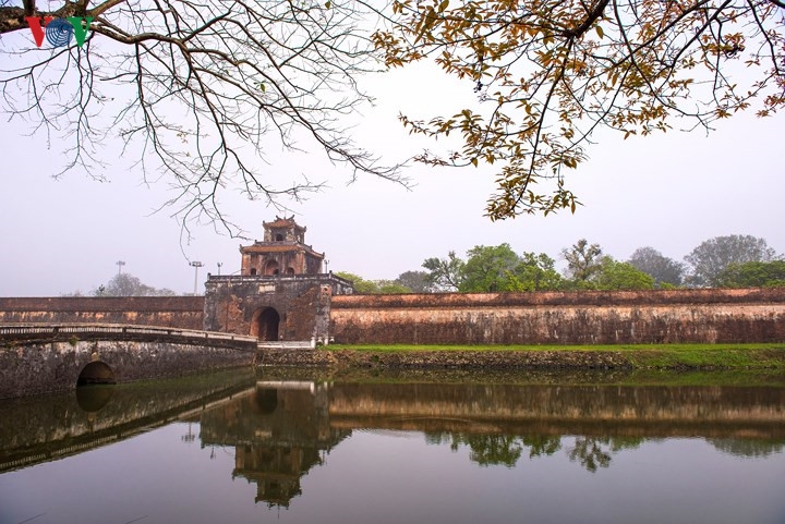 stunning march scenes of ancient hue city