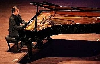 Hanoi to host international piano festival