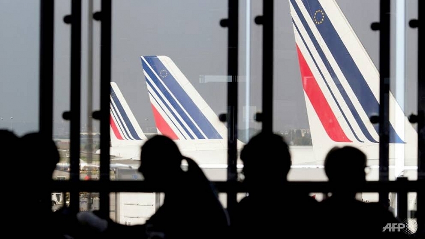 air france staff strike a quarter of flights cancelled