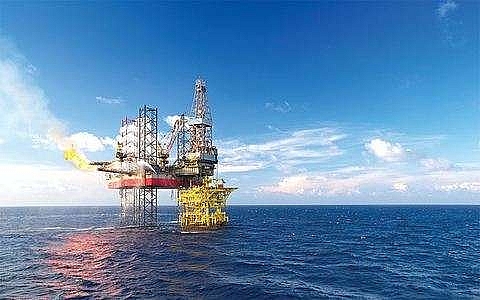 markets climb on oil and gas stocks