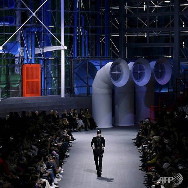 louis vuitton ends paris fashion week with night in two museums