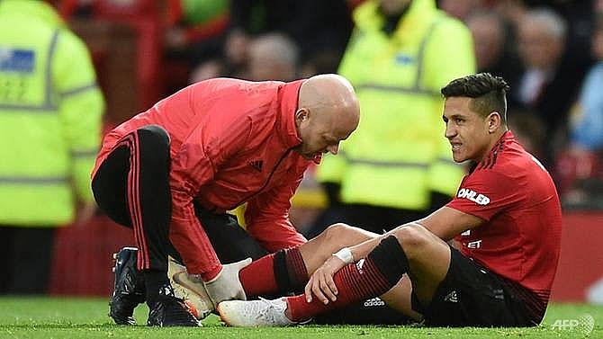 man utd without sanchez for up to six weeks