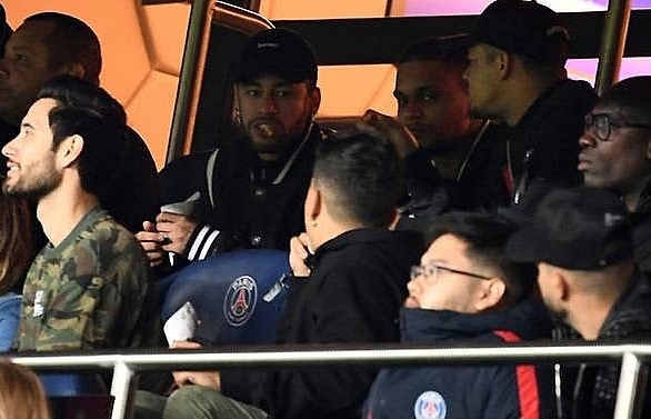 Neymar blasts referee after PSG crash
