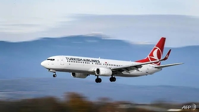 broken leg cuts bruises 30 injured as turbulence hits turkish airlines flight to new york