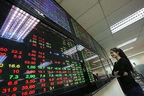 vn stocks fall as blue chips dive