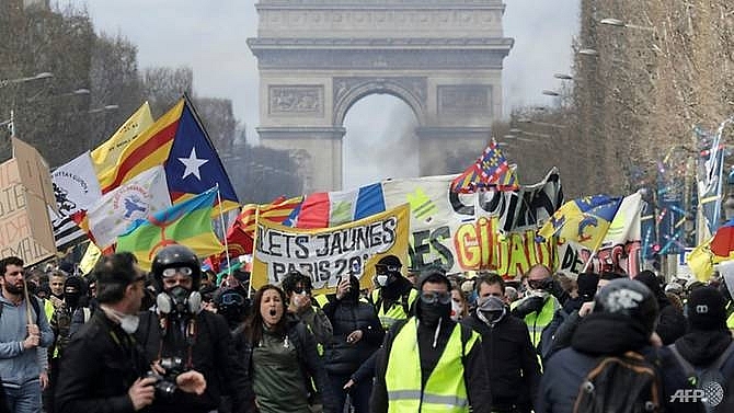 paris luxury stores looted burned in yellow vest riots