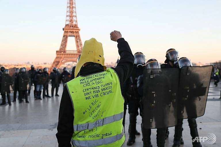 paris luxury stores looted burned in yellow vest riots