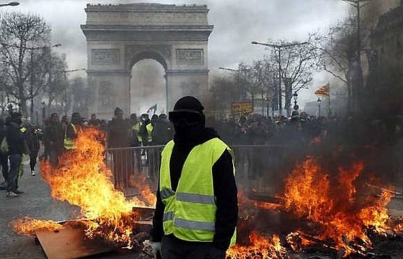 Paris police chief sacked after Champs-Elysees rioting