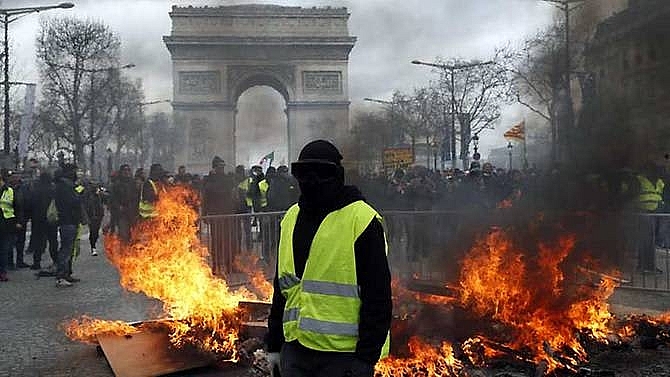 paris police chief sacked after champs elysees rioting