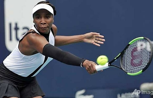 Venus Williams holds off Jakupovic to advance at Miami Open