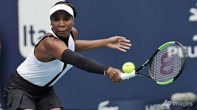 venus williams holds off jakupovic to advance at miami open