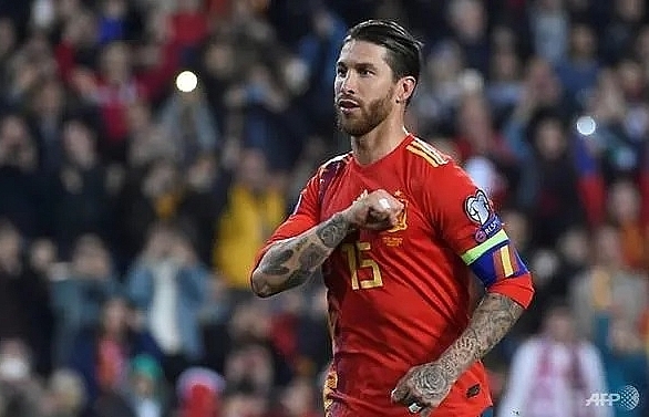 Ramos helps Spain edge Norway, Kean stars for Italy