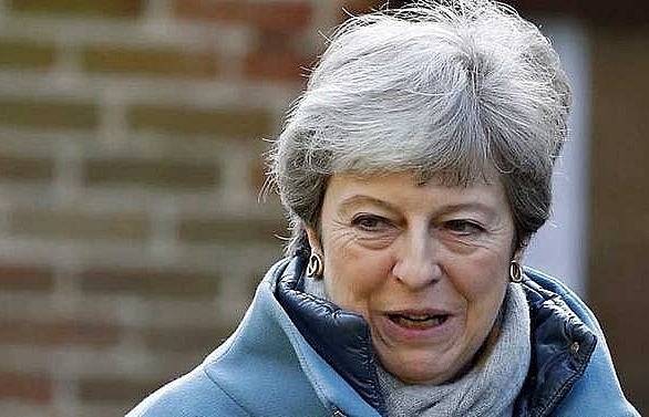 Under threat May holds Brexit crisis talks