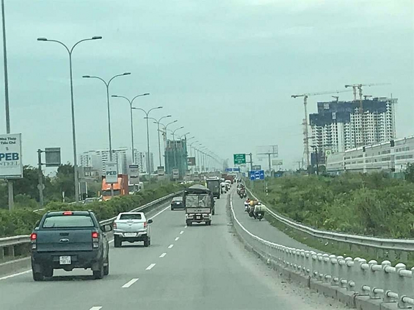 hcm city long thanh dau giay expressway faces increasing traffic congestion
