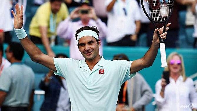 federer cruises on while halep advances to miami open semi finals