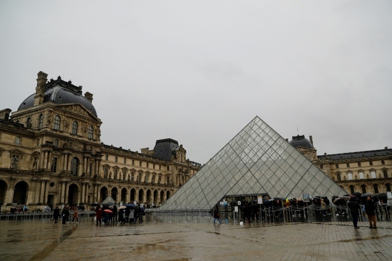 france closes louvre as covid 19 cases mount in europe