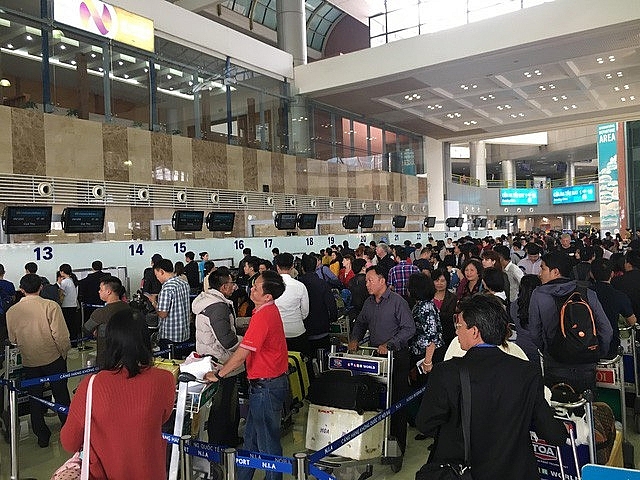 major airports halt passenger flights from s korea amid covid 19 outbreak