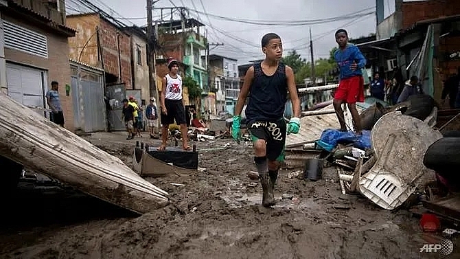 21 dead as torrential rain hits brazil
