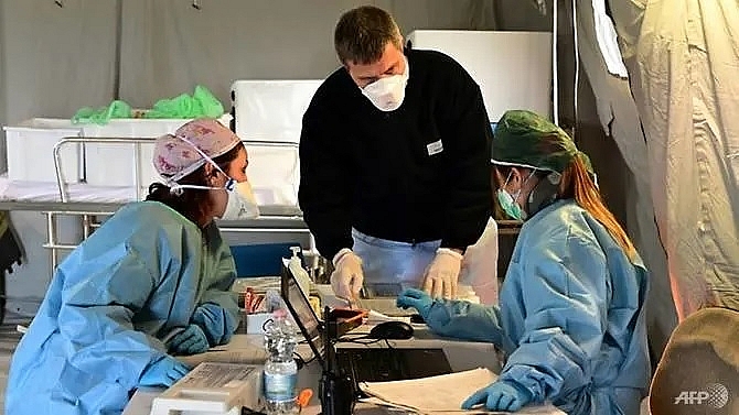 italy deploys emergency field hospitals to fight covid 19