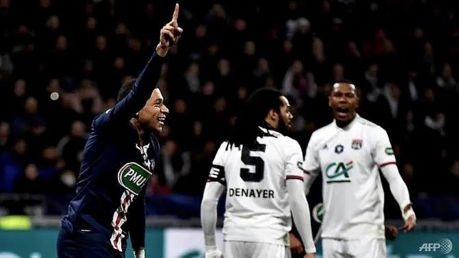 mbappes treble fires psg into french cup final