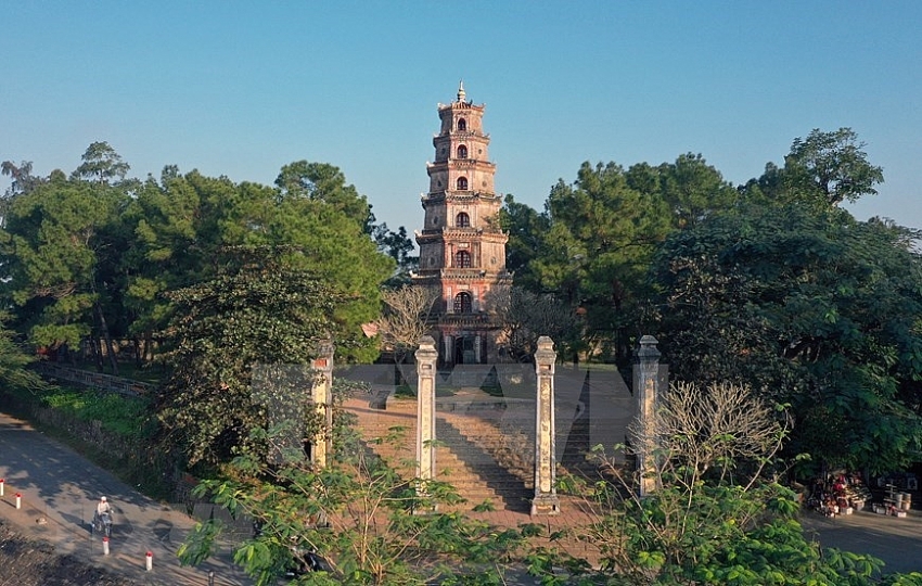 thien mu pagoda oldest pagoda in former capital of hue