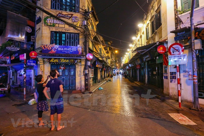 ta hien street desolated after suspension order
