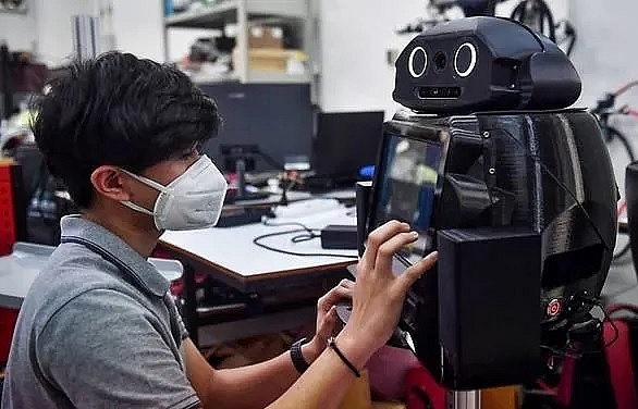 Thai hospitals deploy 'ninja robots' to aid virus battle