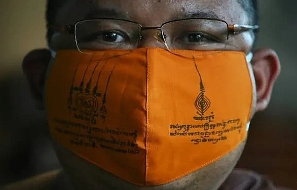 Thai monks make COVID-19 masks from recycled plastic