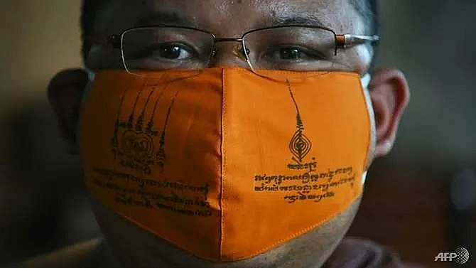 thai monks make covid 19 masks from recycled plastic