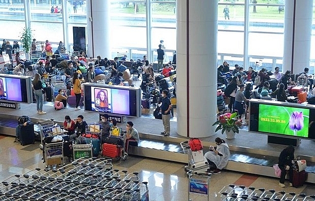 flights carrying vietnamese to tan son nhat airport suspended